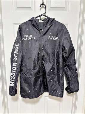 Hyper Space NASA Kennedy Space Center Mission Space Windbreaker Jacket Black, Sm